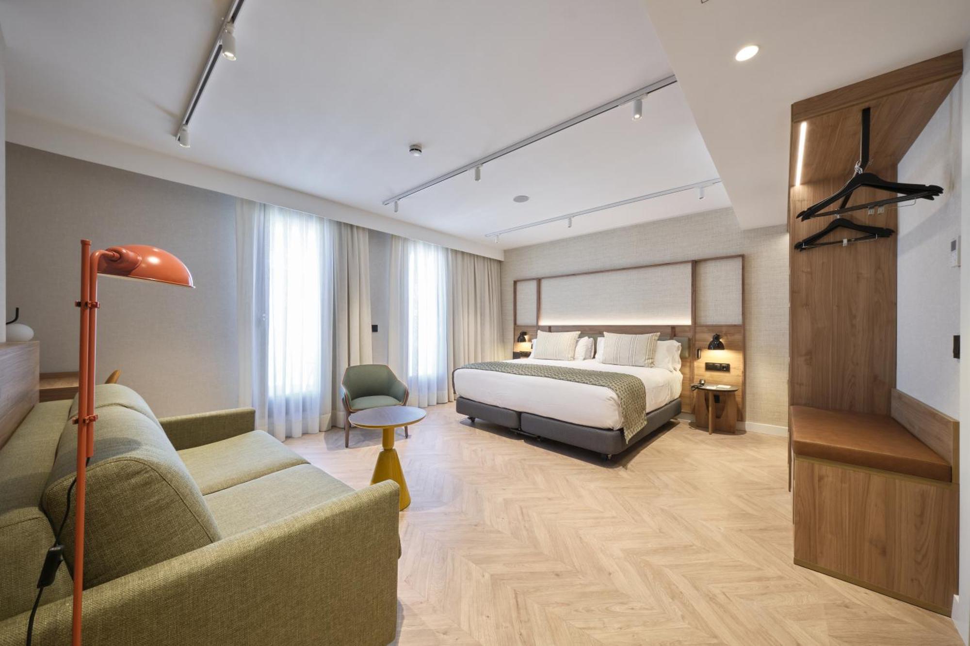 Catalonia Sagrada Familia 3*