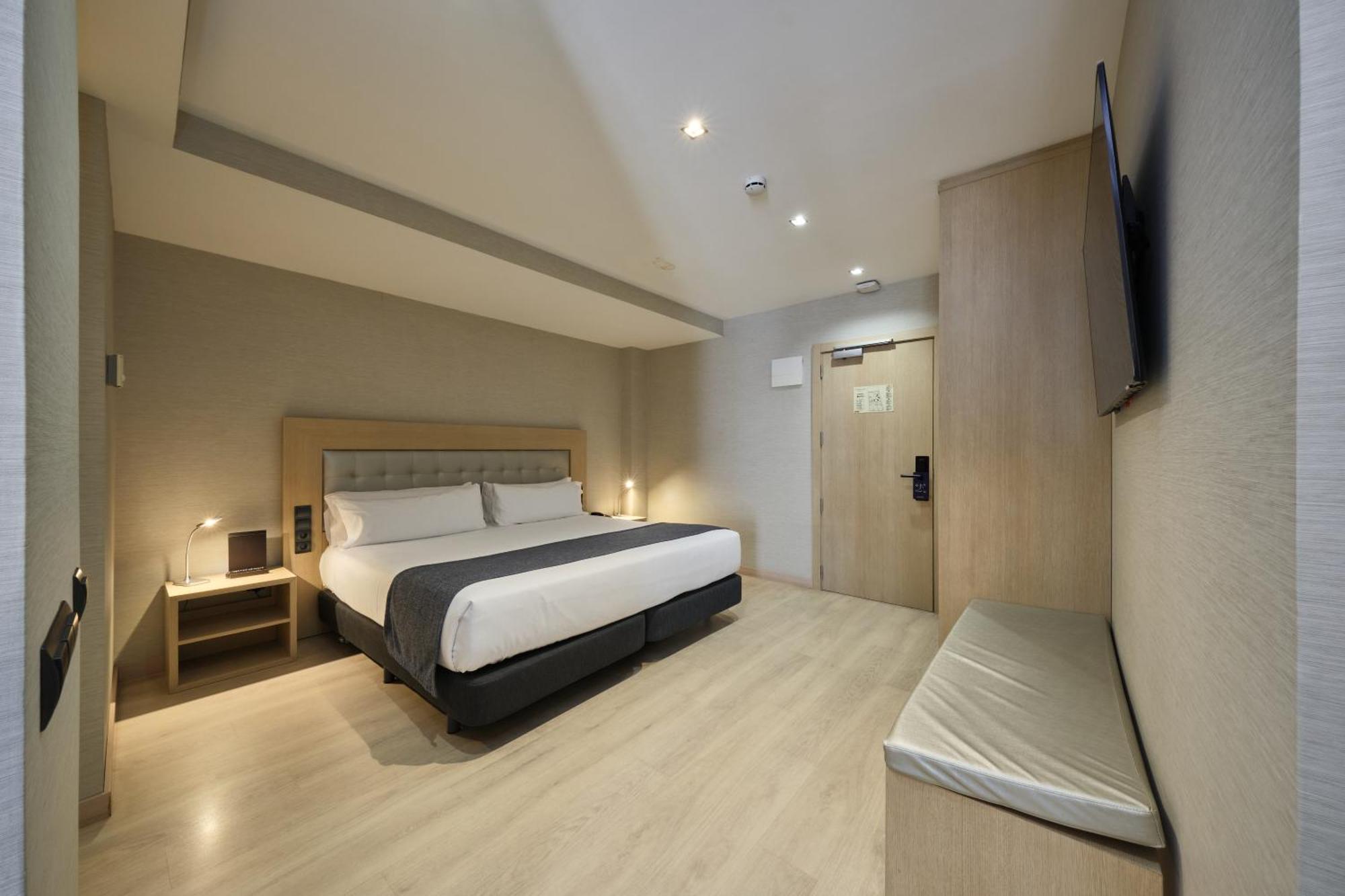 Catalonia Sagrada Familia 3*
